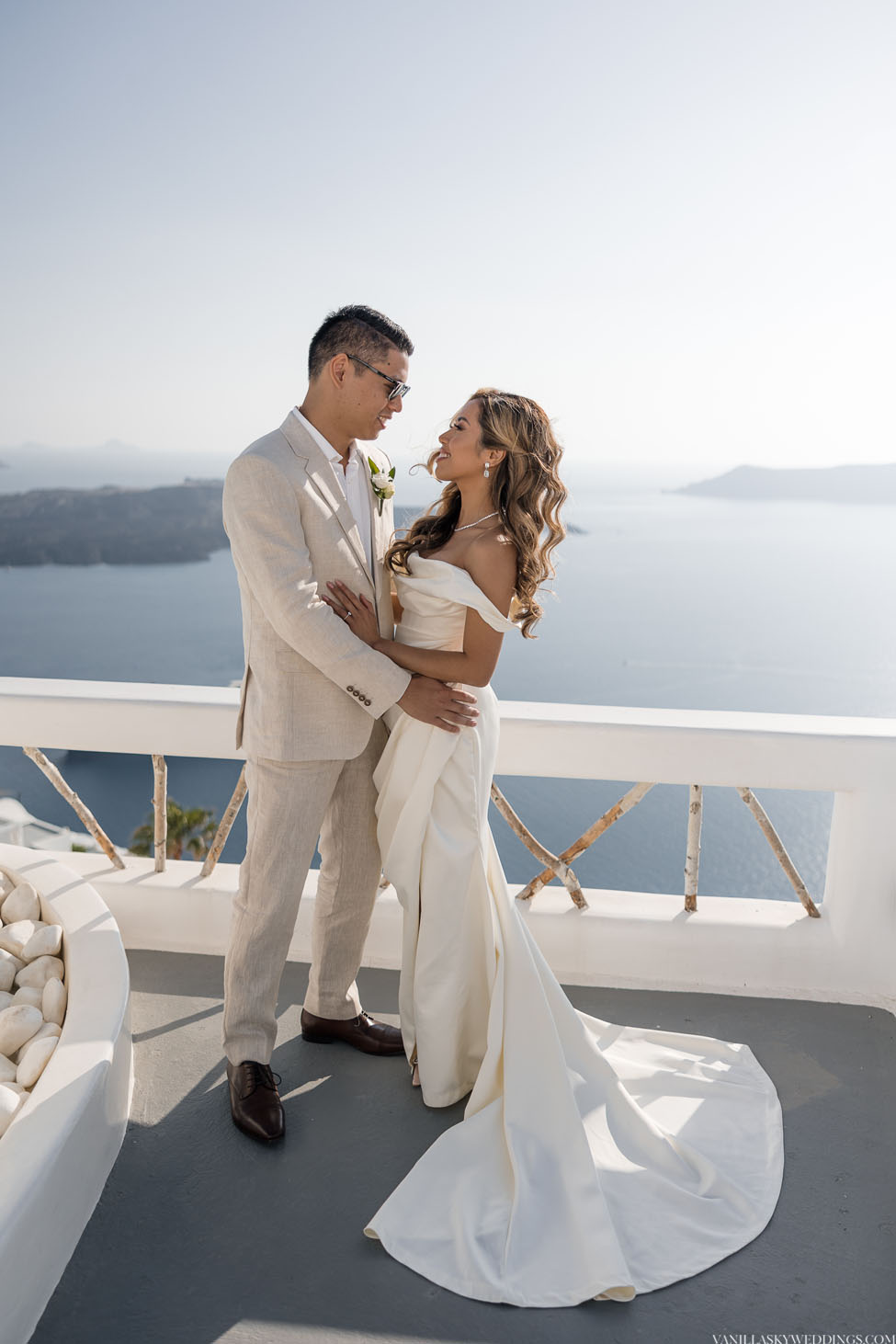 a&a_intimate_elopement_dana_villas_location_santorini_greece